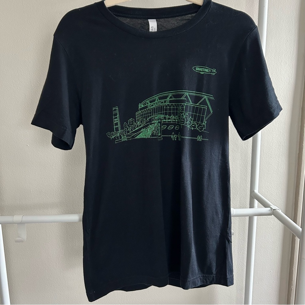 ⭐️ Bella Canvas black shirt with green basketball sports logo Gametime